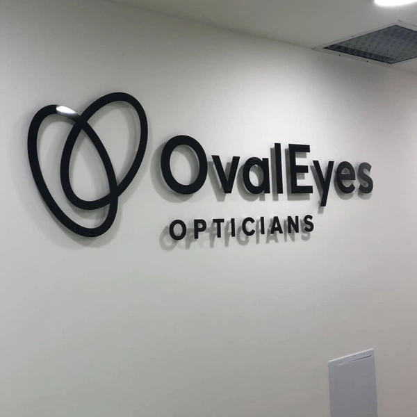 Oval Eyes Flat Cuts